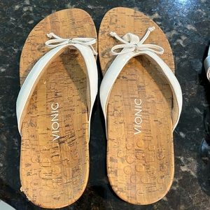 Vionic White Sandals